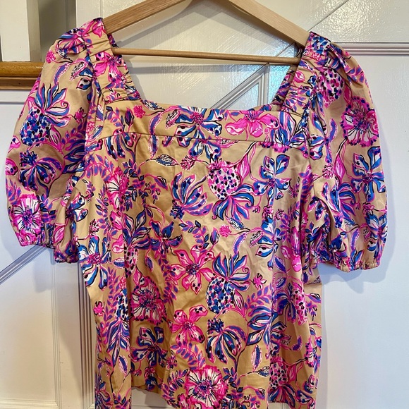 Lilly Pulitzer size 12 Torry Blouse Sand Bar, tropical with a twist - Picture 2 of 6